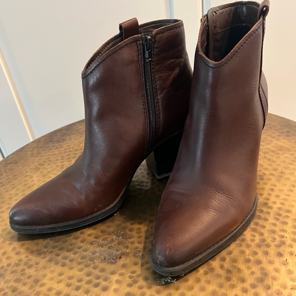 Naturalizer Fairmont Chocolate Brown Leather Booties Size 9